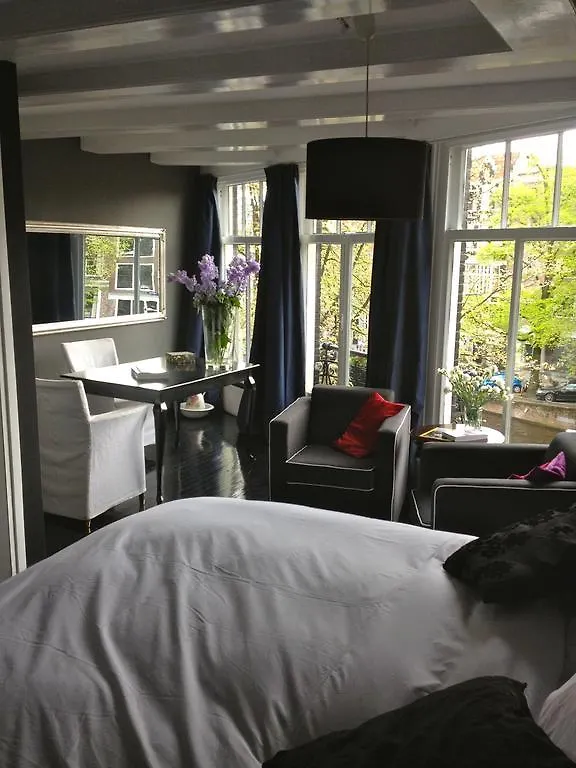 Bed and Breakfast Bij Tijn Op De Gracht à Amsterdam Couette-café
